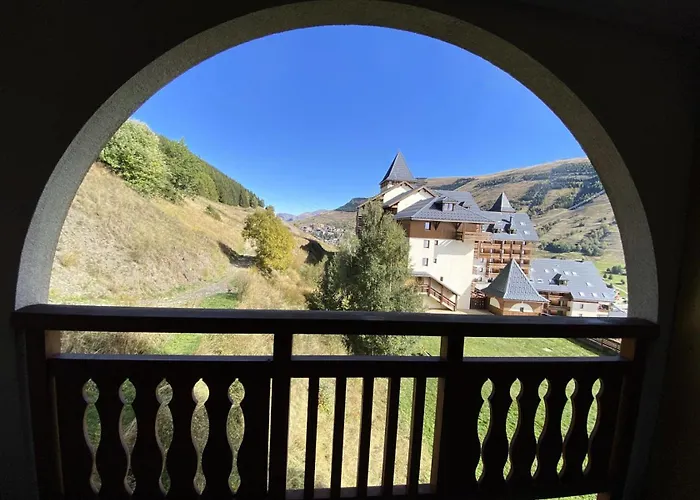 Soleil - T2 Skis Aux Pieds Avec Vue Sur Les Montagnes Et Place De Parking Privee Couverte Mae-5401